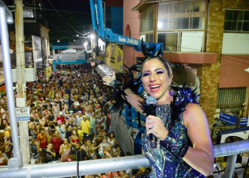 Luana Monalisa deixa todos abraçadinhos no carnaval de Salvador
